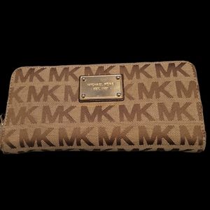 Micheal Kors Large Continental Wallet